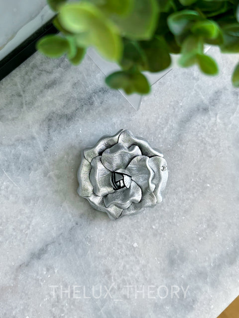 16S SILVER CAMELLIA LEATHER BROOCH