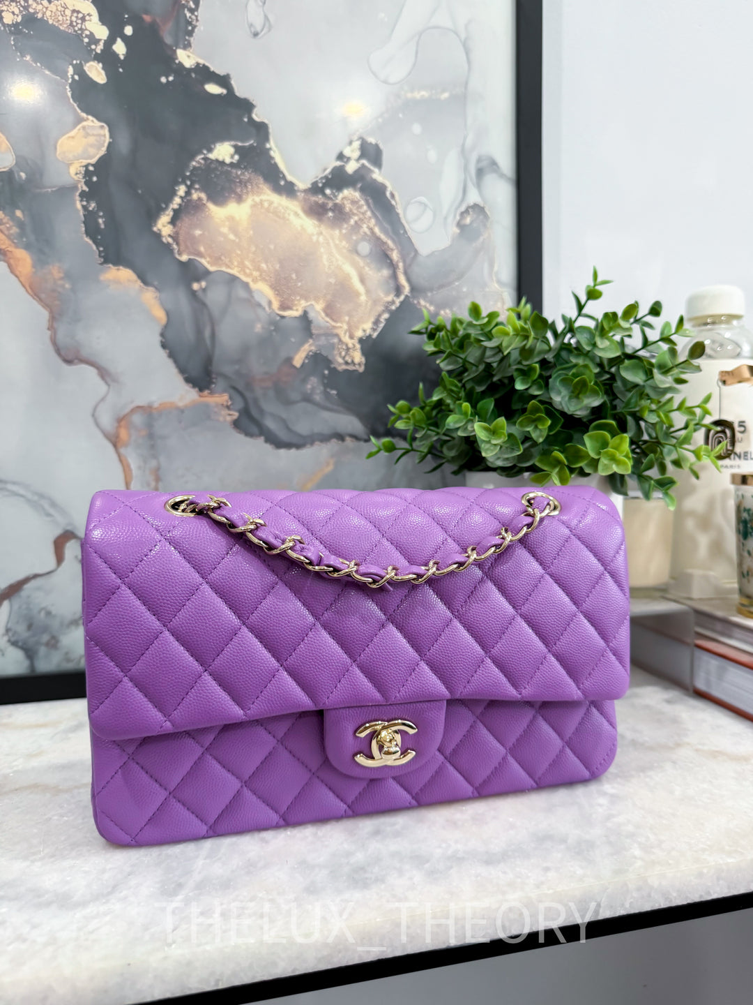 22S PURPLE MEDIUM CLASSIC DOUBLE FLAP CAVIAR LIGHT GOLD HARDWARE