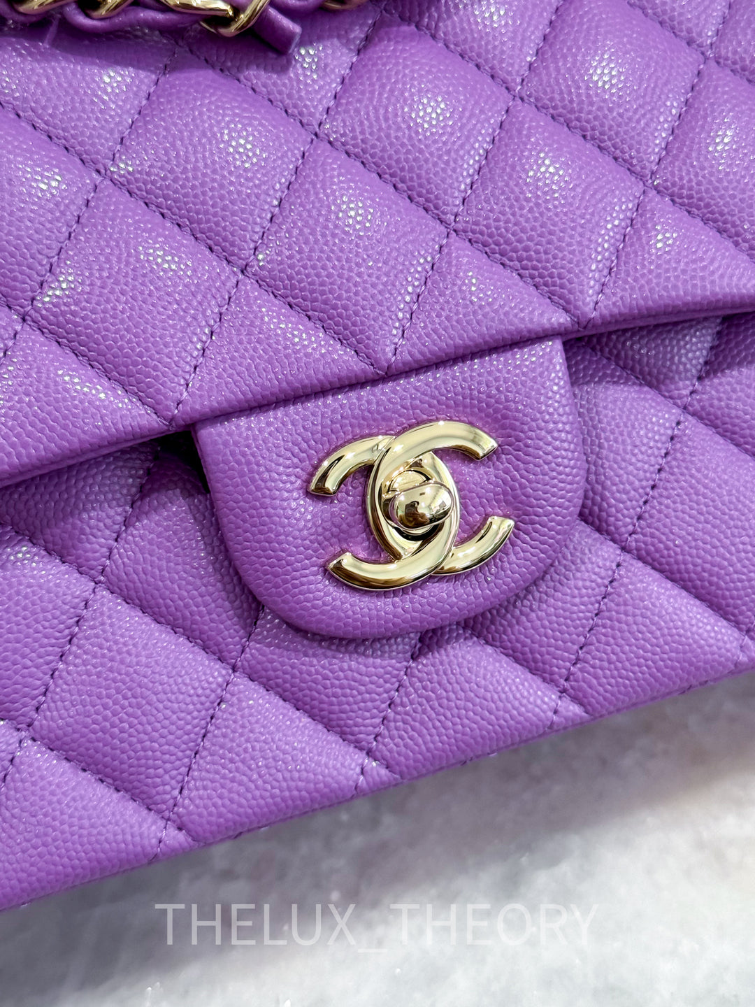 22S PURPLE MEDIUM CLASSIC DOUBLE FLAP CAVIAR LIGHT GOLD HARDWARE
