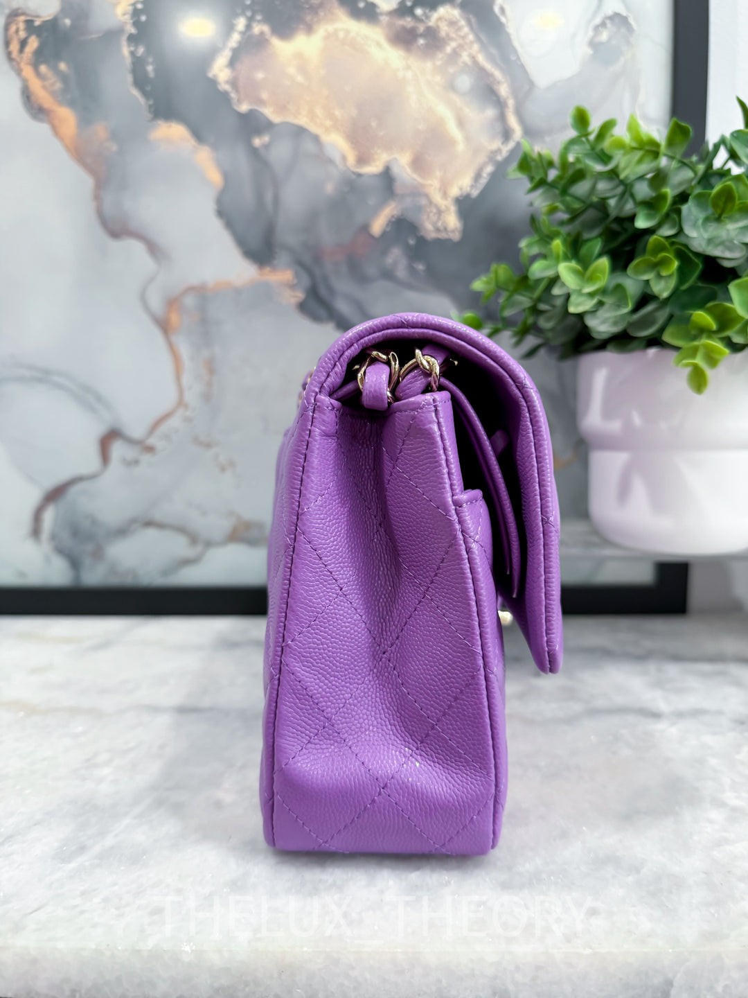 22S PURPLE MEDIUM CLASSIC DOUBLE FLAP CAVIAR LIGHT GOLD HARDWARE