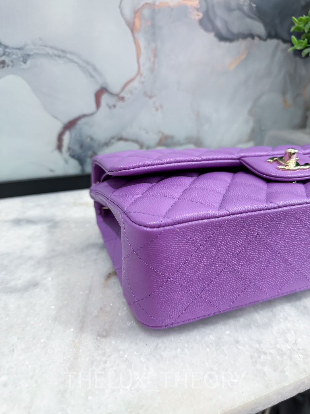 22S PURPLE MEDIUM CLASSIC DOUBLE FLAP CAVIAR LIGHT GOLD HARDWARE