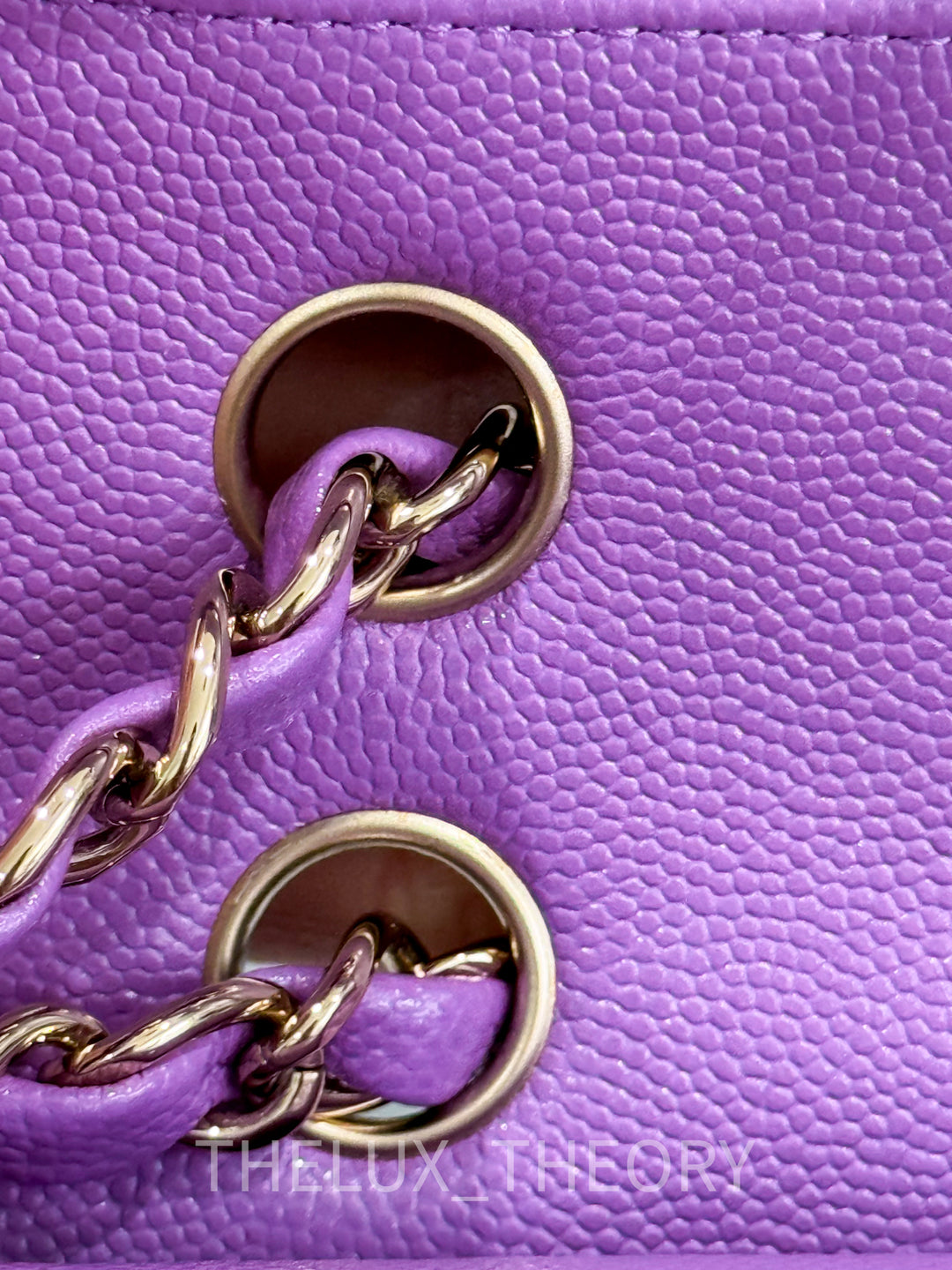 22S PURPLE MEDIUM CLASSIC DOUBLE FLAP CAVIAR LIGHT GOLD HARDWARE