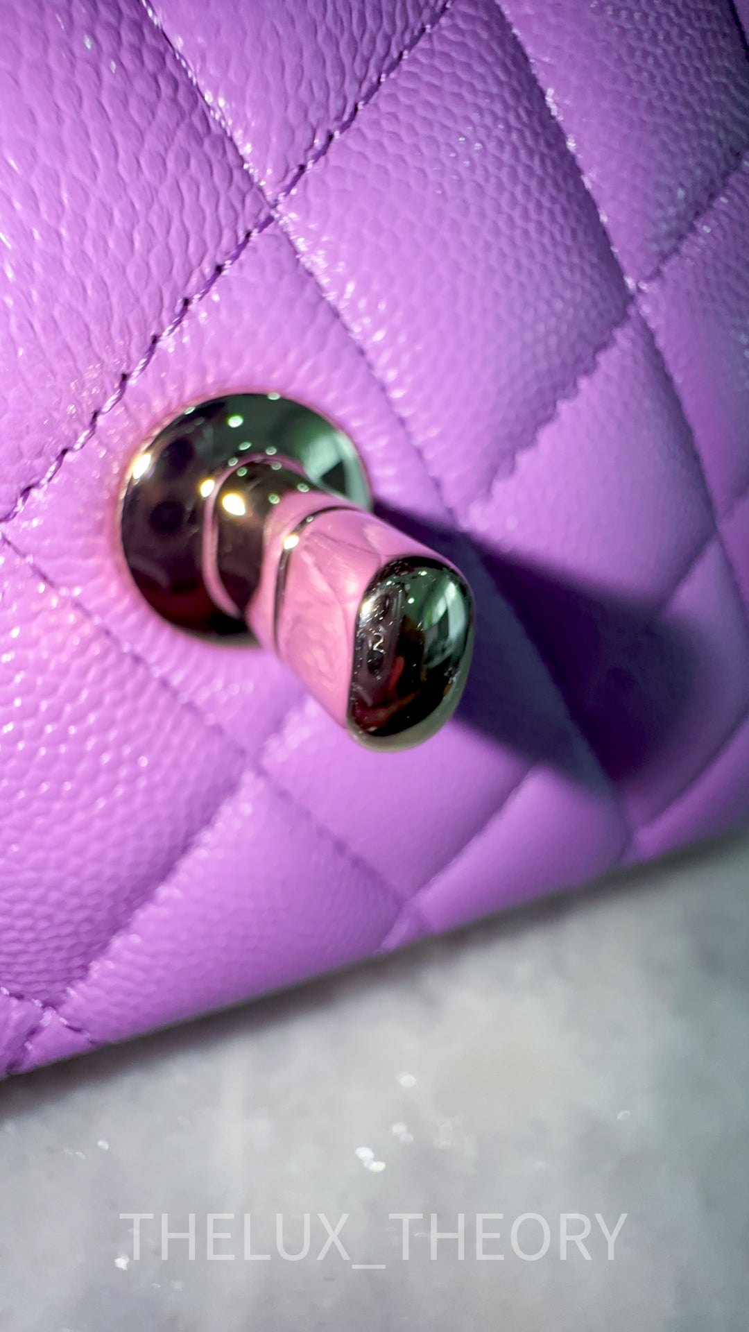 22S PURPLE MEDIUM CLASSIC DOUBLE FLAP CAVIAR LIGHT GOLD HARDWARE