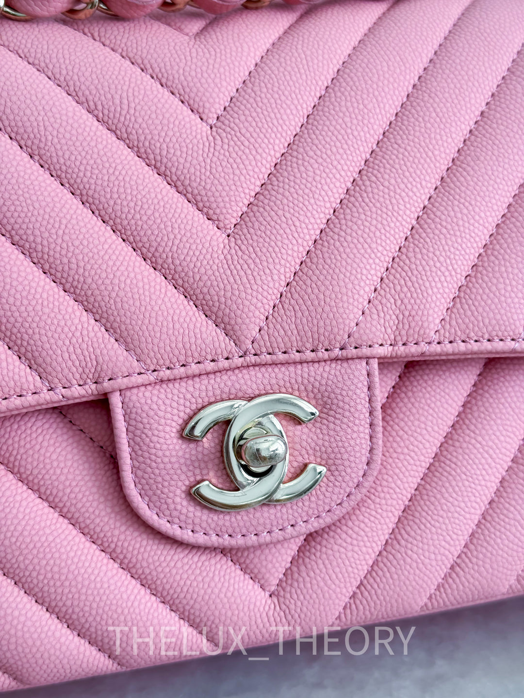 19S CHEVRON PINK MEDIUM CLASSIC DOUBLE FLAP CAVIAR LIGHT GOLD HARDWARE