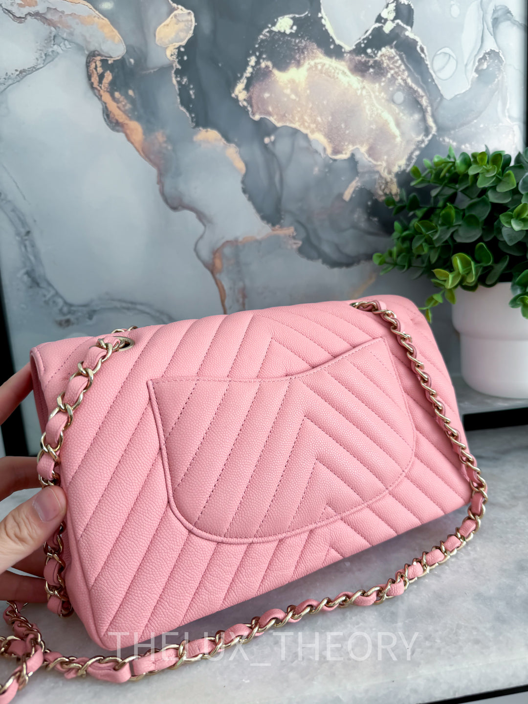 19S CHEVRON PINK MEDIUM CLASSIC DOUBLE FLAP CAVIAR LIGHT GOLD HARDWARE