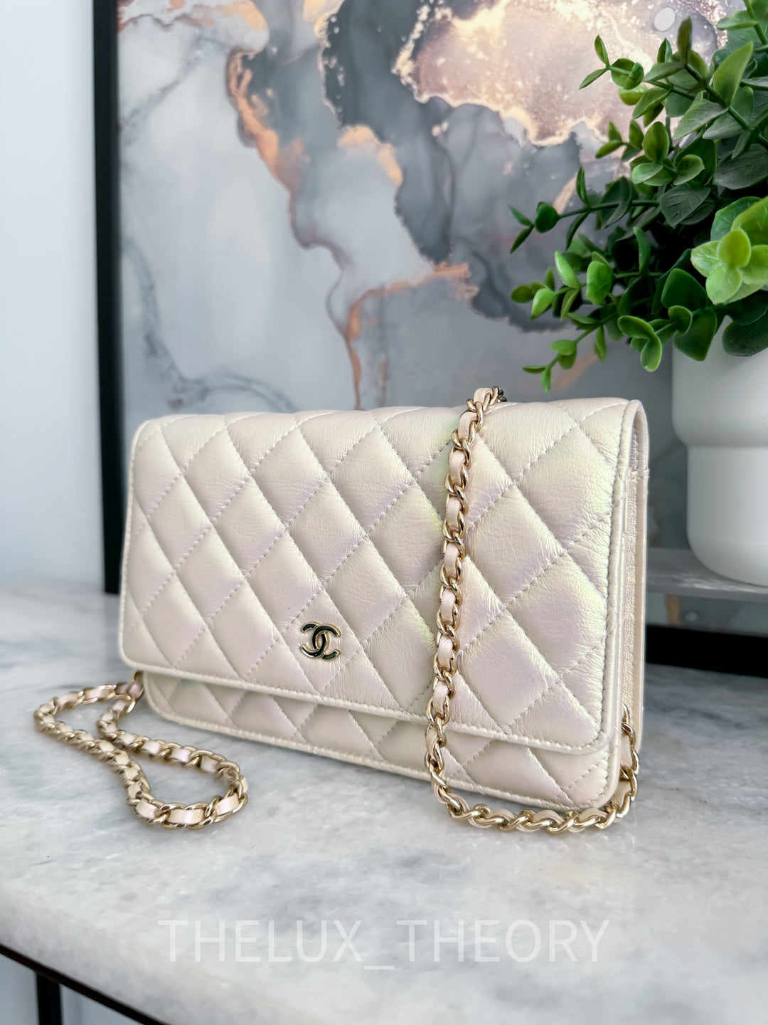 21P IRIDESCENT PEARL WALLET ON CHAIN LAMBSKIN LIGHT GOLD HARDWARE