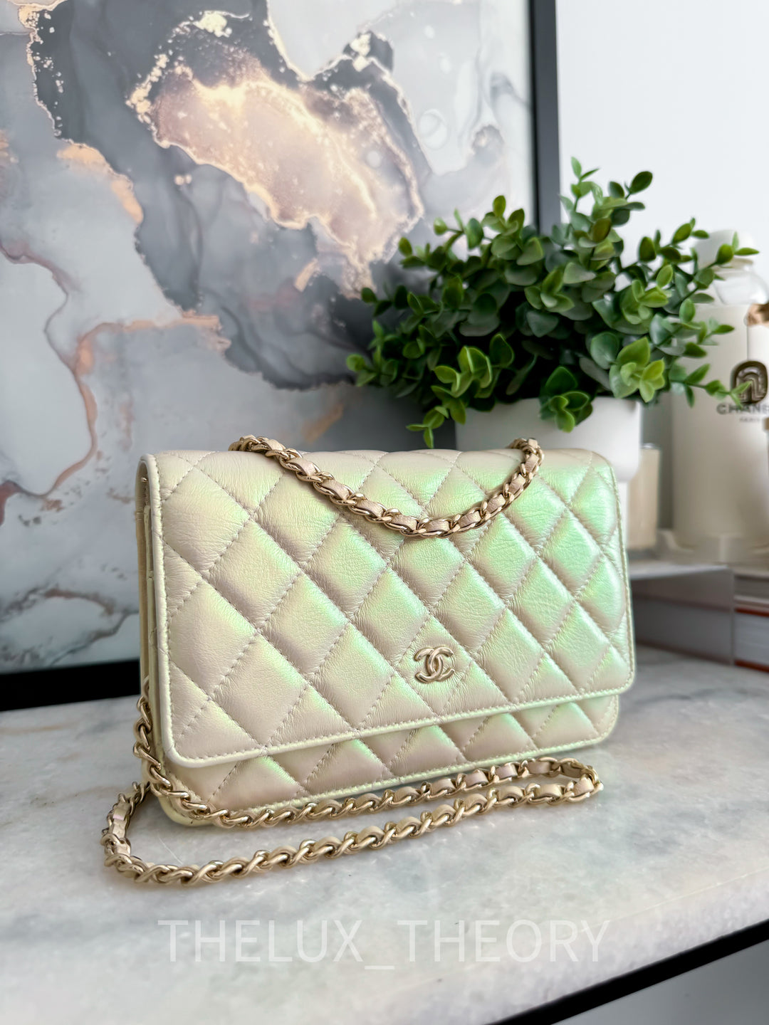 21P IRIDESCENT PEARL WALLET ON CHAIN LAMBSKIN LIGHT GOLD HARDWARE