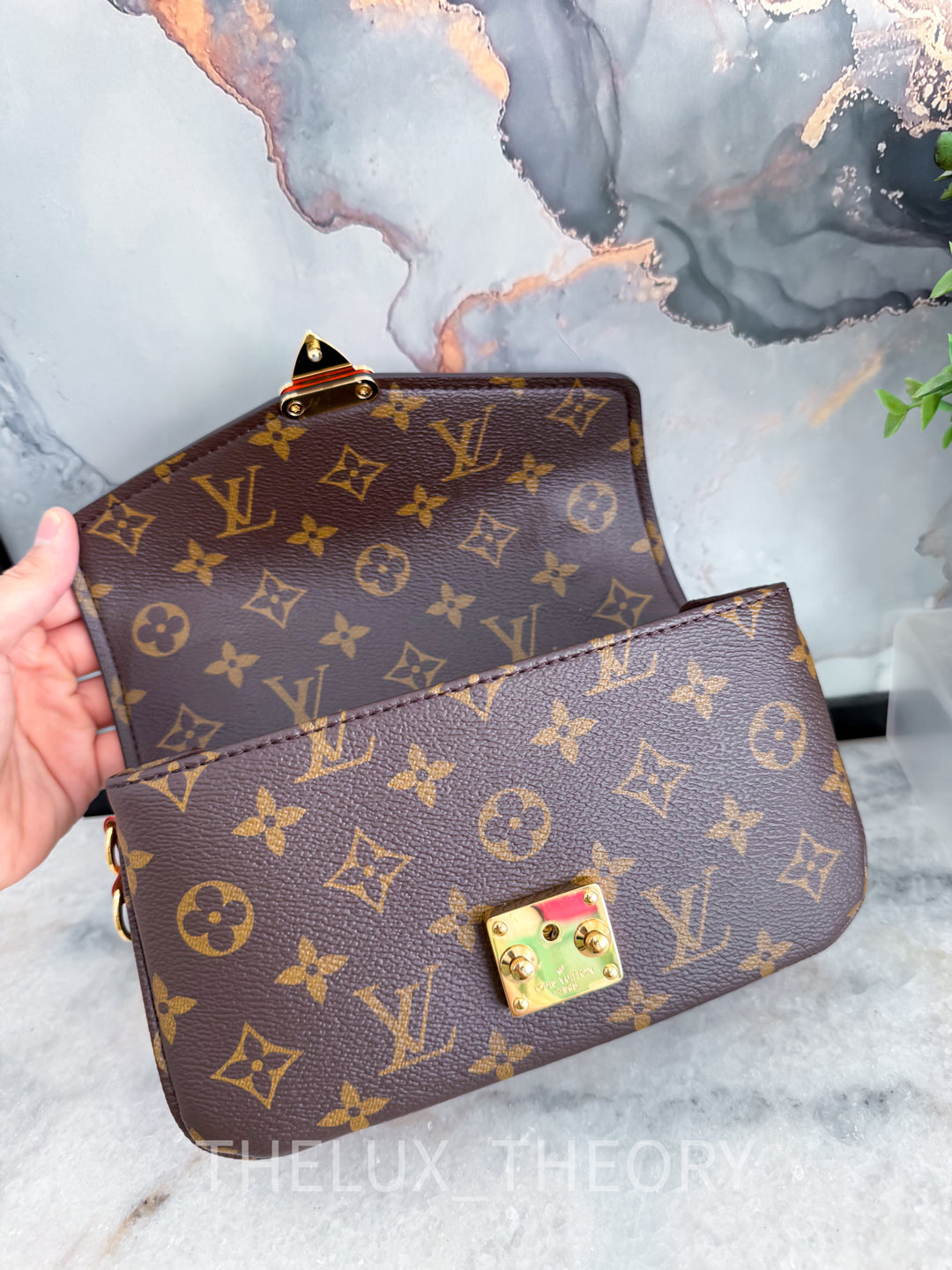 POCHETTE METIS EAST WEST MNG 2022
