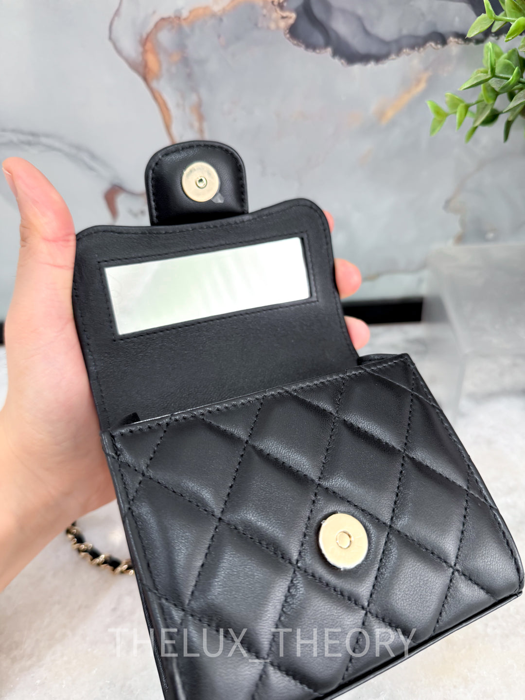 CC BLACK CLUTCH WITH CHAIN LAMBSKIN LIGHT GOLD HARDWARE AP2682