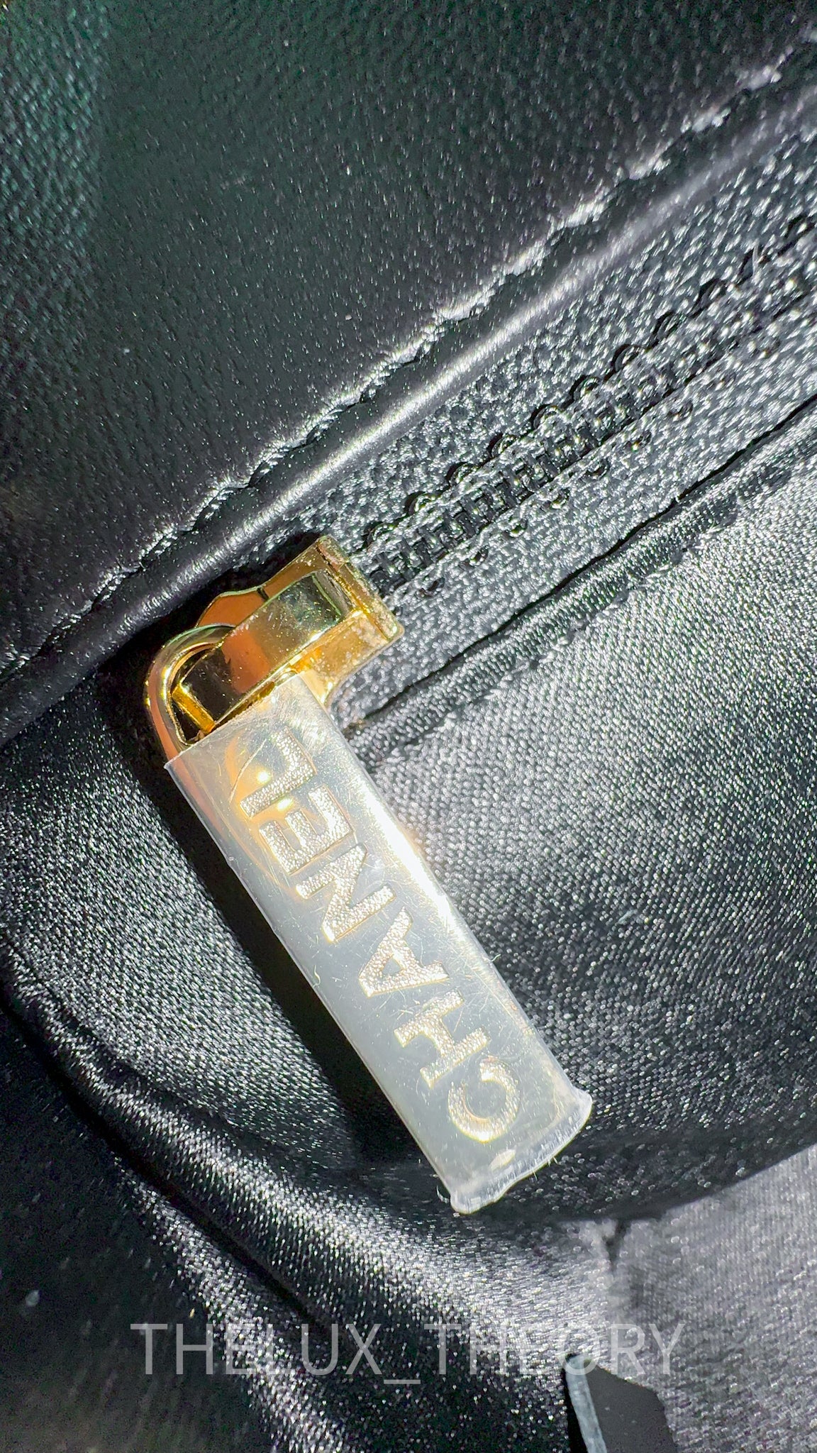 CHANEL 専用 Chanel 19 フラップ カードケース - シャイニー ラムスキン、ブラック