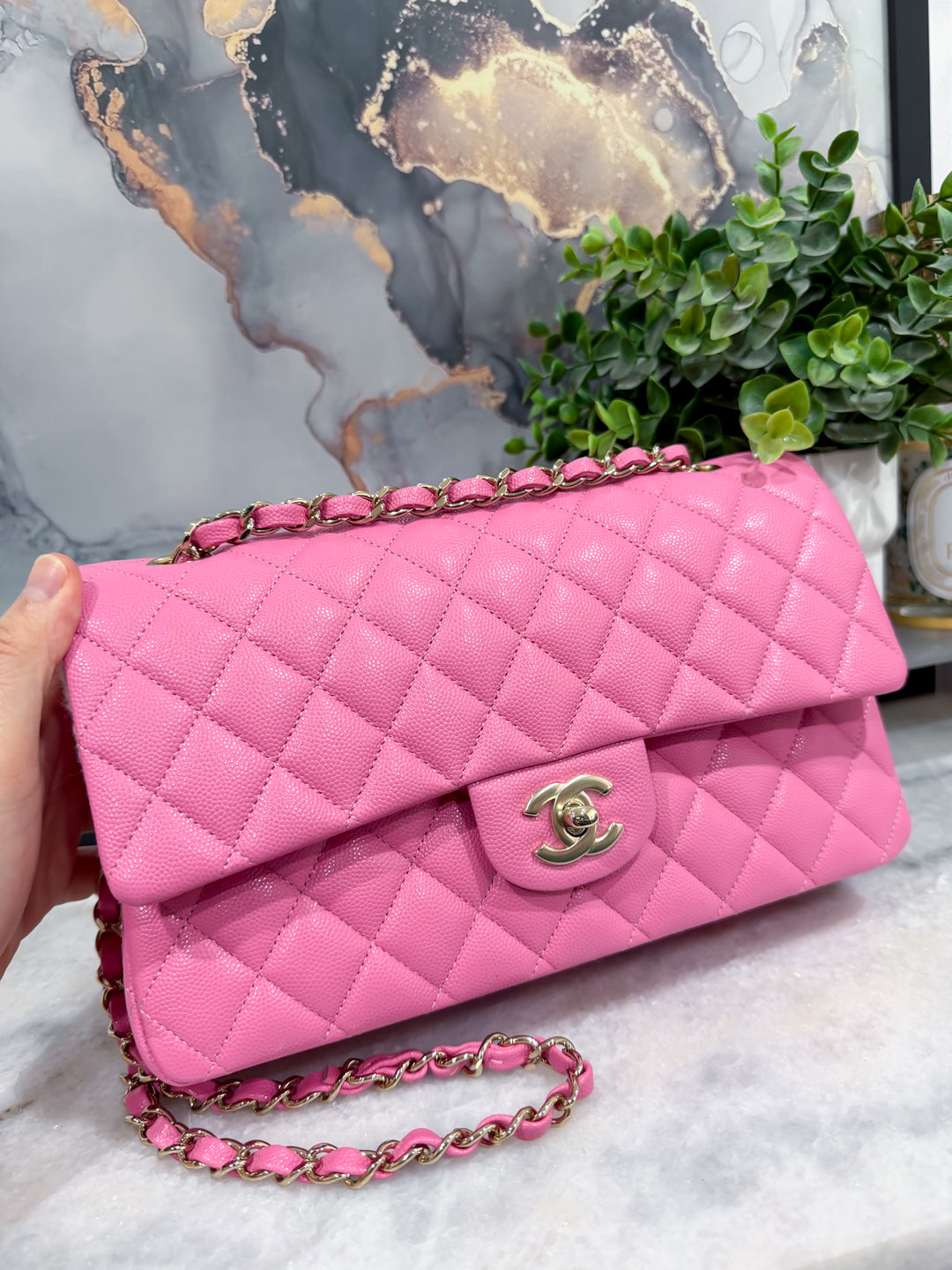 21P BUBBLEGUM PINK MEDIUM CLASSIC DOUBLE FLAP CAVIAR LIGHT GOLD HARDWARE