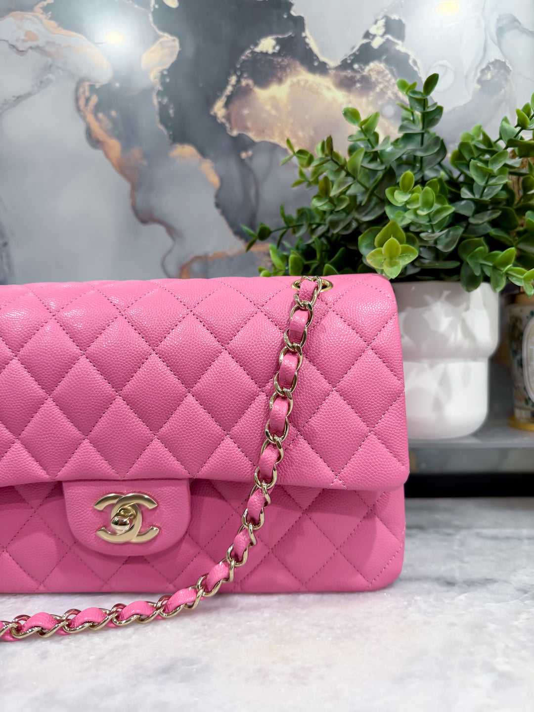 21P BUBBLEGUM PINK MEDIUM CLASSIC DOUBLE FLAP CAVIAR LIGHT GOLD HARDWARE