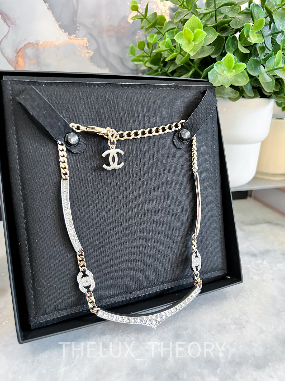 21B METAL AND DIAMANTÉS NECKLACE