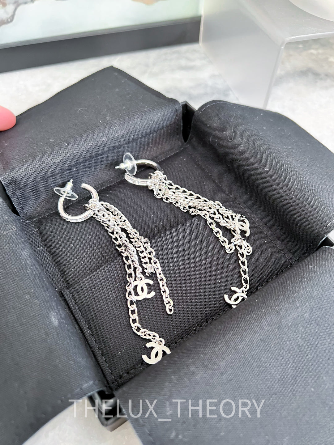 22P CHAIN CC EARRINGS SILVER TONE